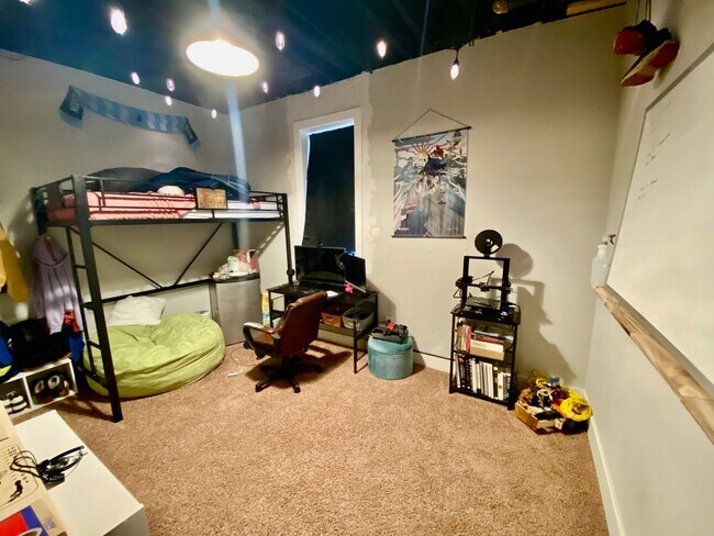 Building Photo - 1801 Talmage Ave SE