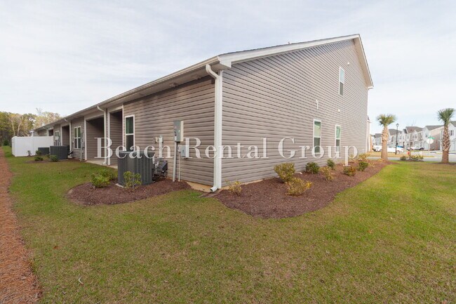 Building Photo - Spacious 3 Bedroom w/Loft, End Unit