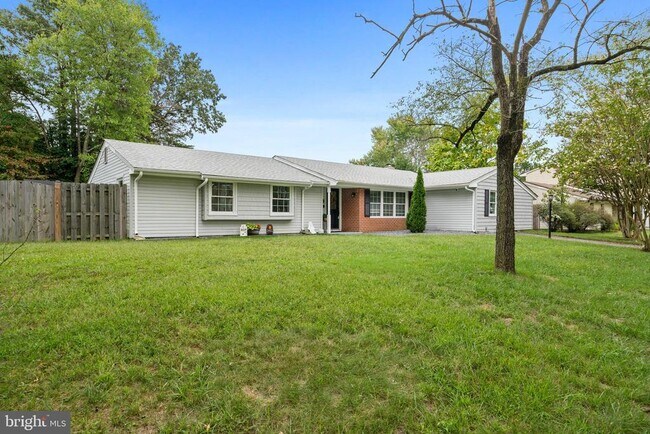 Building Photo - 2106 Dennis Rd