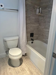 Building Photo - 4657 Fountains Dr S