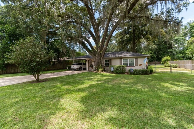 Building Photo - Beautiful Remodeled Home In Floral Park Neighborhood