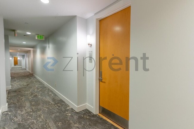 Building Photo - 603 Davis St