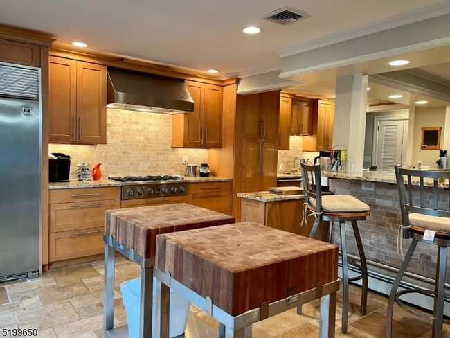 Building Photo - 132 Lakeshore Dr