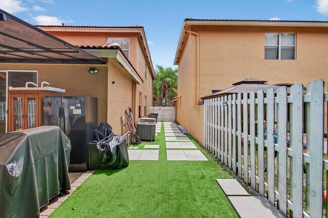 Building Photo - 5057 Sancerre Cir