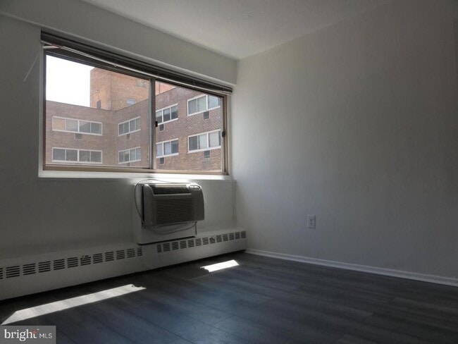 Building Photo - 2101 Chestnut St