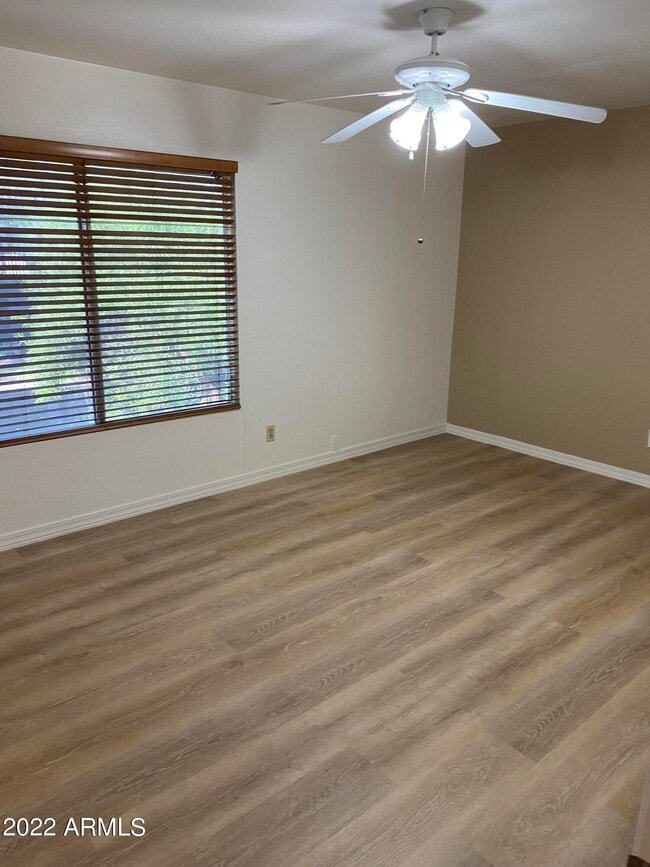 Building Photo - 2312 W Lindner Ave