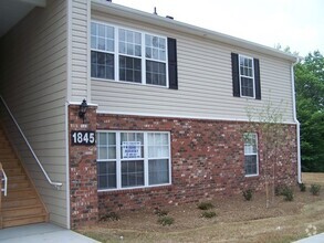 Building Photo - 2BR/2BA Apartment -Move in special 1/2 off...