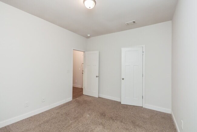 Building Photo - 1008 Allegiance Dr