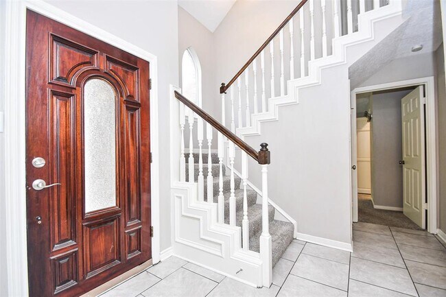 Building Photo - 811 Sugar Plum Cir
