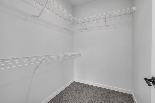 Building Photo - 5114 E Hope Ave