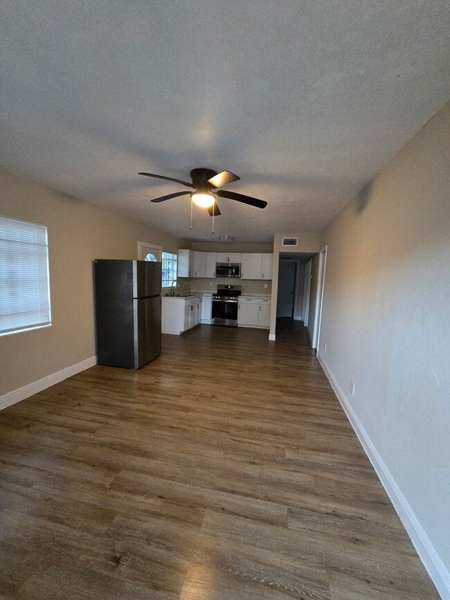 Building Photo - 1152 W 22nd St