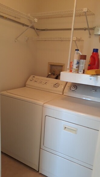 Building Photo - 950 Egret Cir