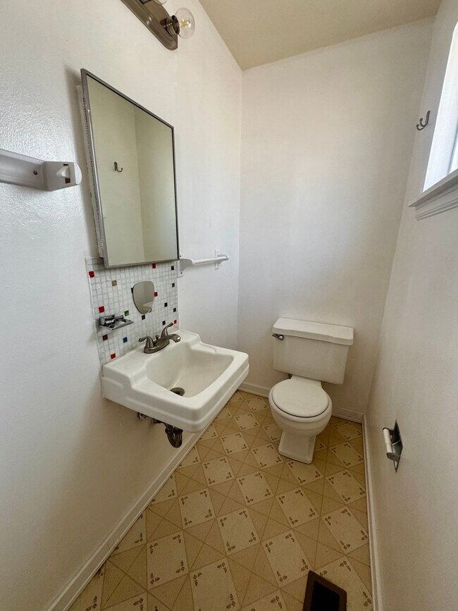 Building Photo - 3 Bedroom one level Home in Stratton Meadows
