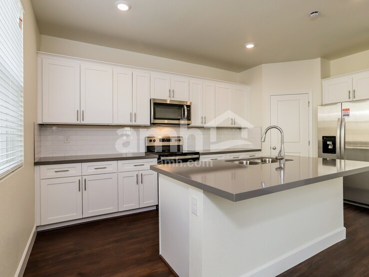 Building Photo - 10093 Potomac St