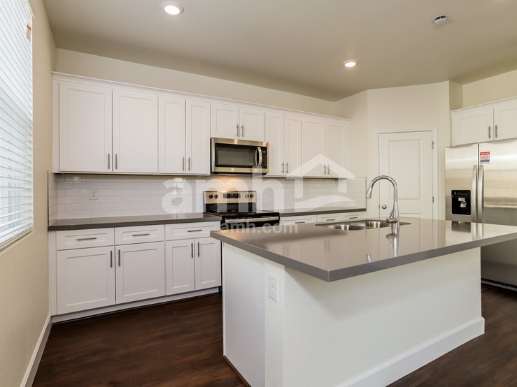 Building Photo - 13917 E 101st Ave