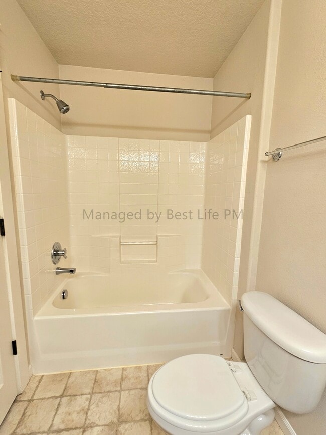 Building Photo - 9994 SE Old Town Ct