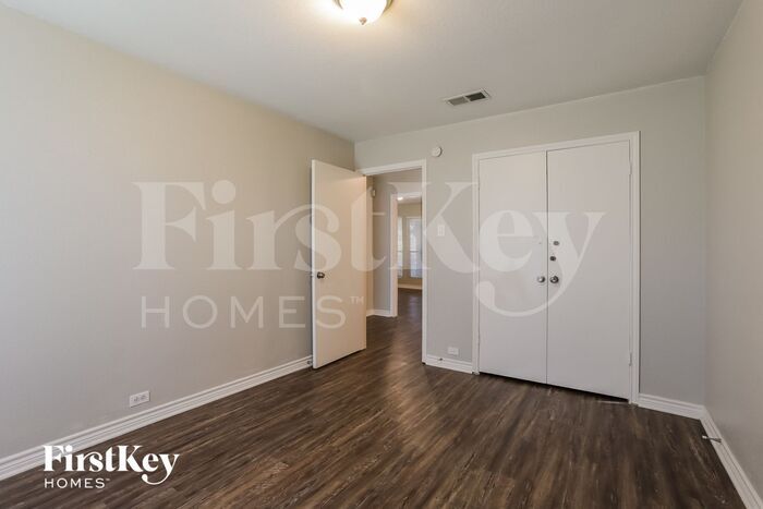 Building Photo - 8747 Summit Pines Dr