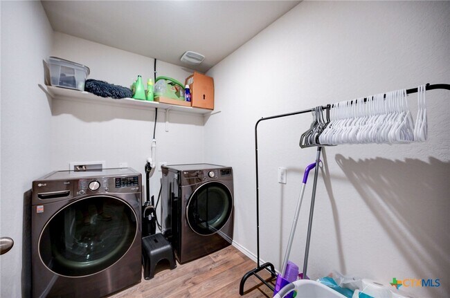 Building Photo - 849 Gerardia Ct