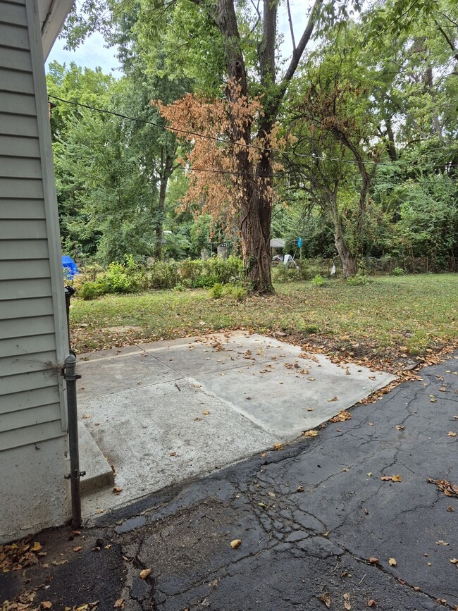Building Photo - 10425 Earl Dr