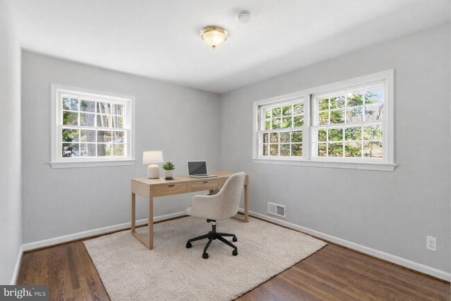 Building Photo - 9116 Hamilton Dr