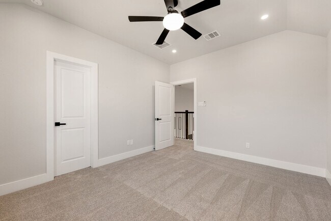 Building Photo - 1221 Woodflower Dr