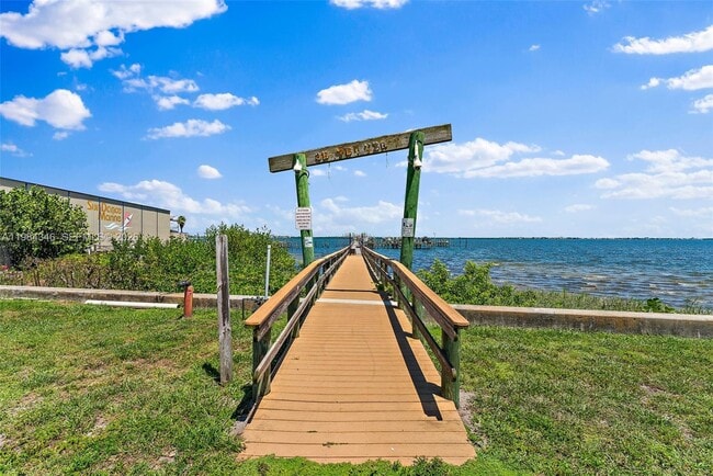 Building Photo - 10200 S Ocean Dr