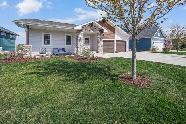 Building Photo - 1193 Bay Side Dr