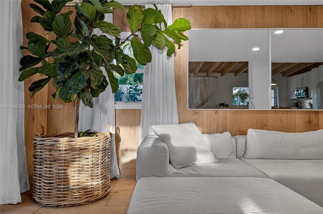 Building Photo - 3138 SW 15th St