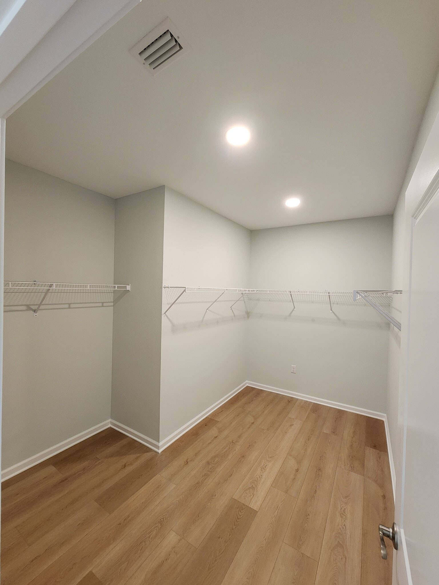 Building Photo - 102 Riverwalk Cir