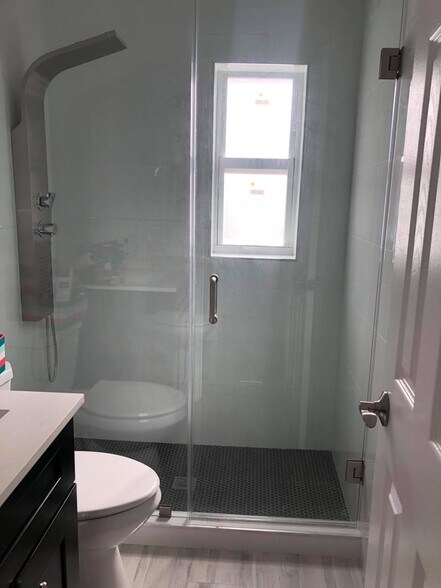 Building Photo - 634 SE 4th Pl