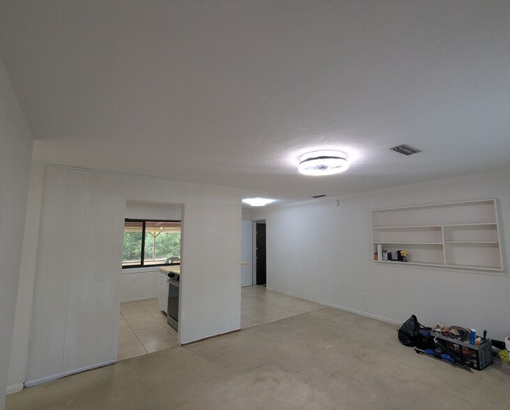 Building Photo - 2002 NE 15th Ter