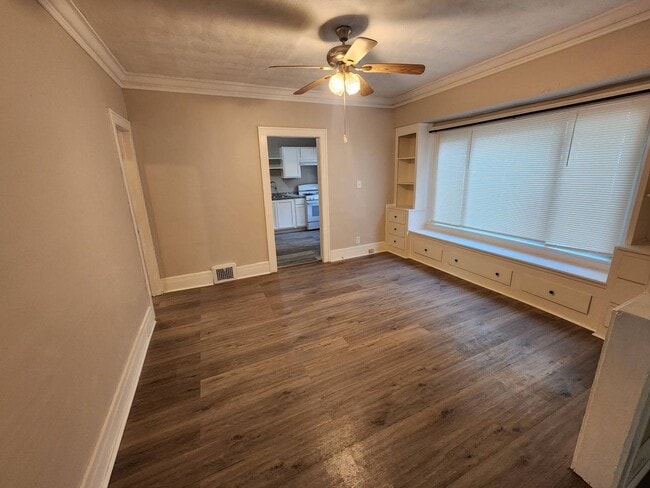 Building Photo - 15816 Grovewood Ave