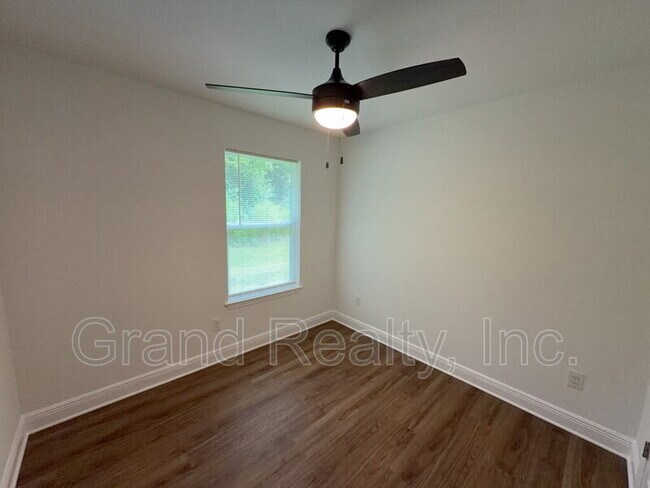 Building Photo - 5098 Bruner St