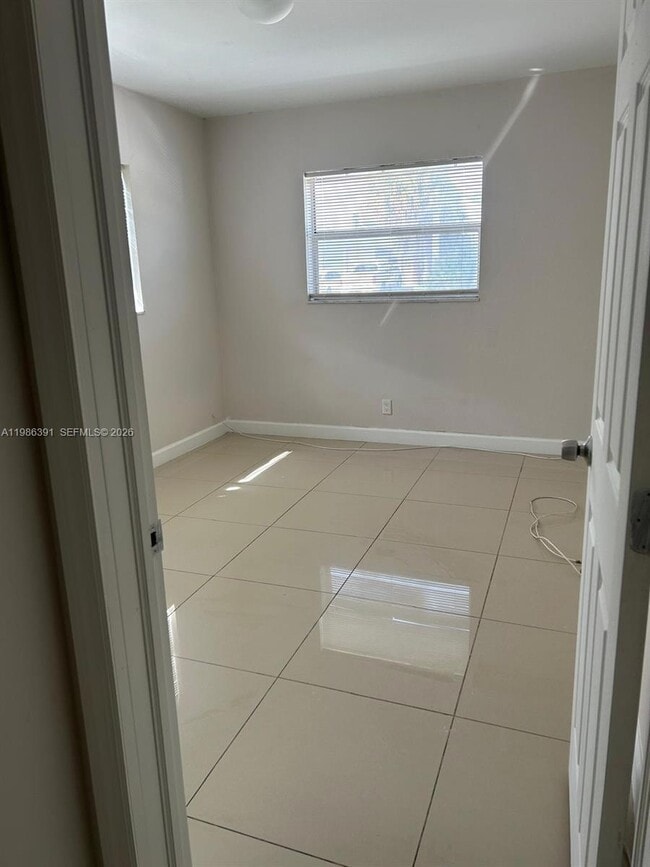 Building Photo - 7650 SW 10th Ct