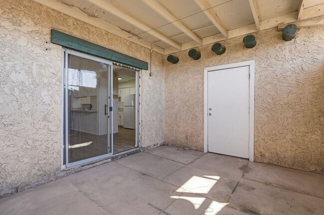 Building Photo - Ready to Move In - Two Bedrooms!