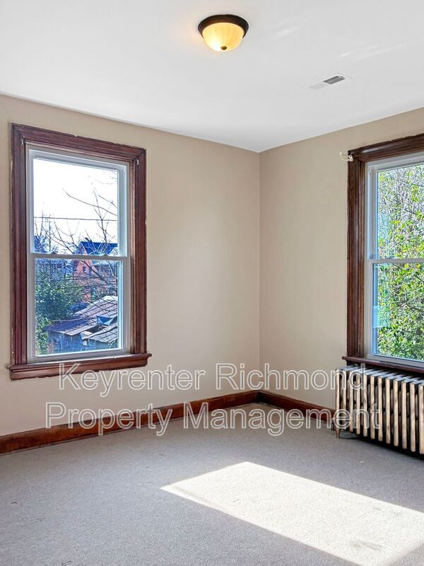 Building Photo - 2806 Hawthorne Ave