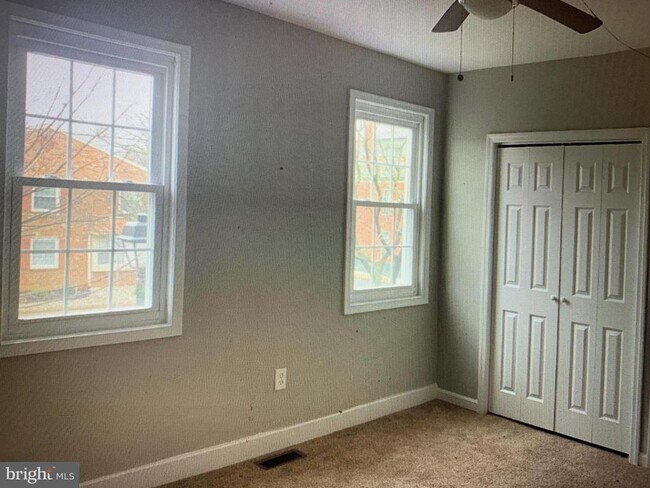 Building Photo - 406 High St