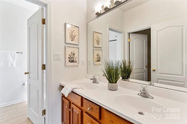 Building Photo - 2003 Red Carpet Ct