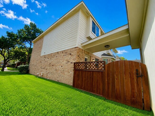 Building Photo - 6315 Holly Canyon Ct