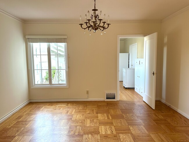 Bonus Room into Breakfast Nook - 1224 Willard St