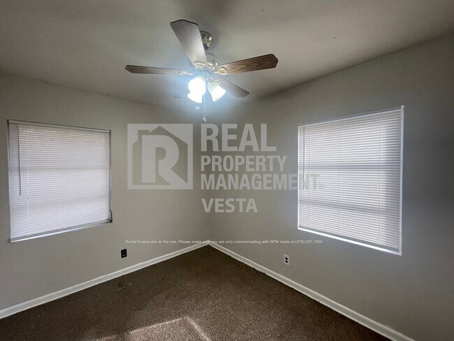 Building Photo - 4342 Pinedale Dr