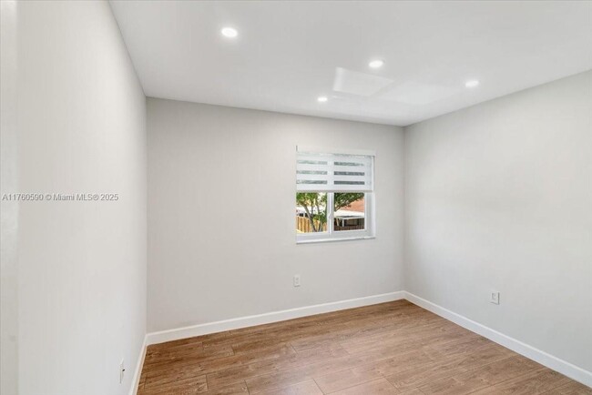 Building Photo - 360 NW 114th Ave