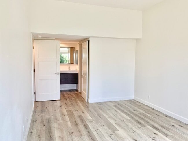 Building Photo - Beautiful Coastal Rental in Oxnard | 2 Bed...