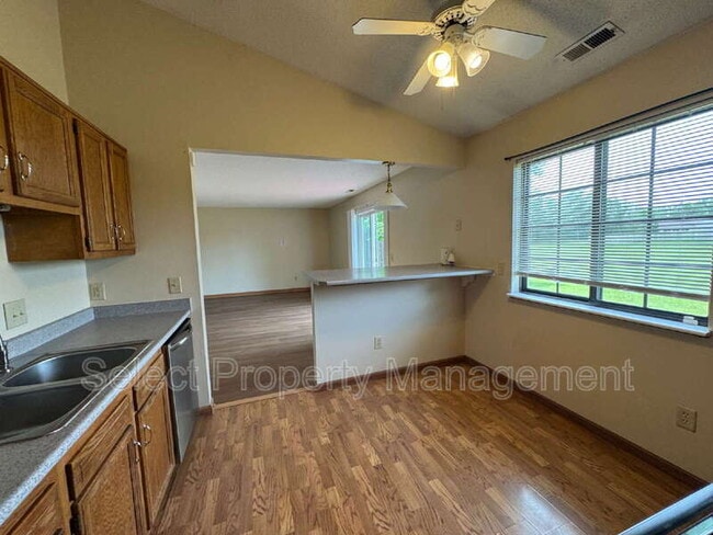 Building Photo - 8422 Lionsgate Run