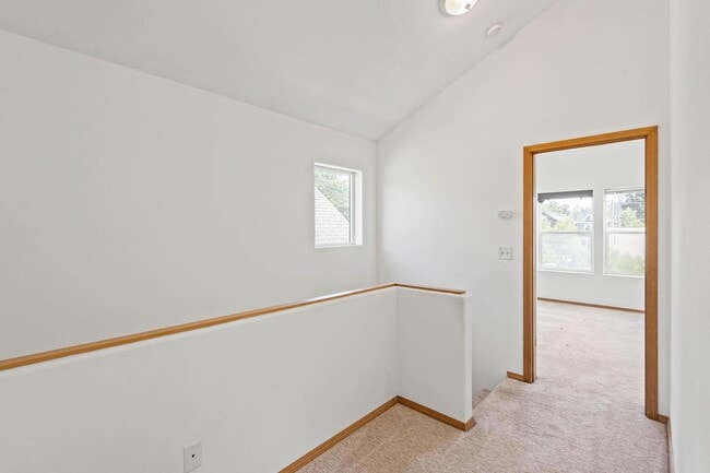 Building Photo - Charming 3-bdrm/2-bath Slender Home in Roseway. Fenced backyard, 1-car garage
