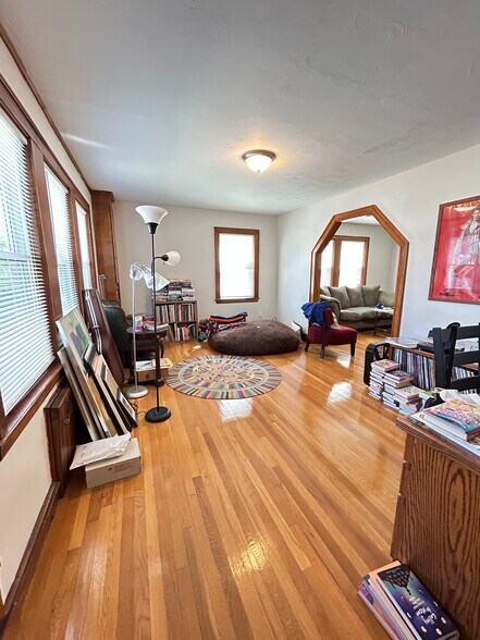 Building Photo - 46 Dimmock St