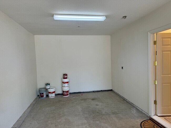 Building Photo - 877 Emerald Hills Cir