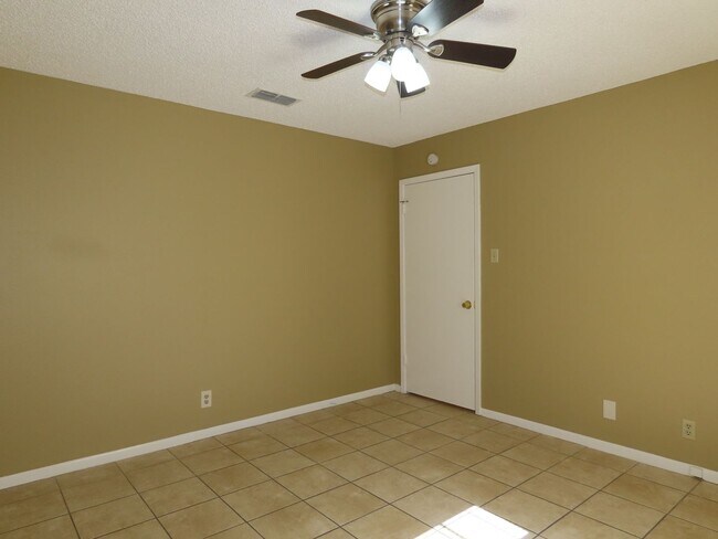 Building Photo - 11782 S Hillcreek Rd