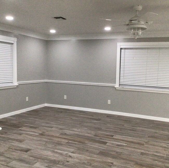 Building Photo - 15447 Avenue C