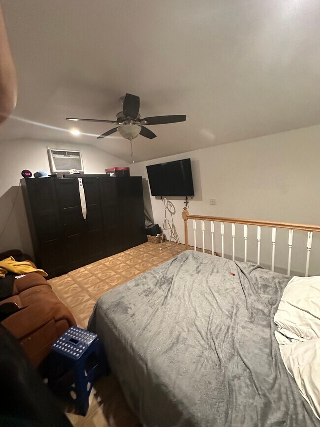 Building Photo - 419 E Easton St